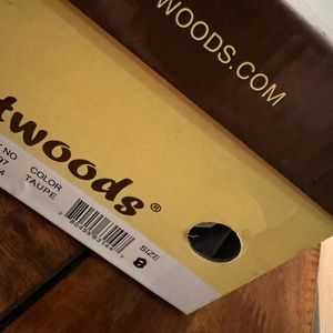 Brand new outwoods sandals taupe 8